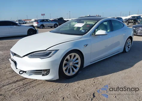 2018 Tesla Model S 100D/75D/P100D z USA, uszkodzony, nr VIN 5YJSA1E25JF276067